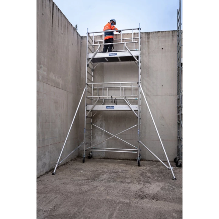 &Eacute;chafaudage roulant en aluminium Neolium 200 box 4m plancher situation