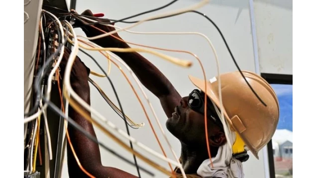 Produits isolants pour &eacute;lectricien : risques, normes et mat&eacute;riel France &Eacute;chafaudage
