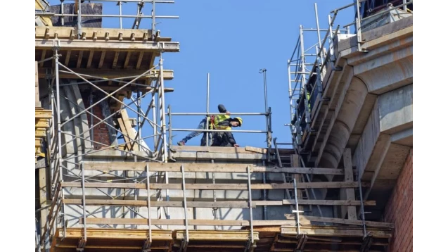 Travail en hauteur et postes &agrave; risques : les sp&eacute;cificit&eacute;s du BTP France &Eacute;chafaudage